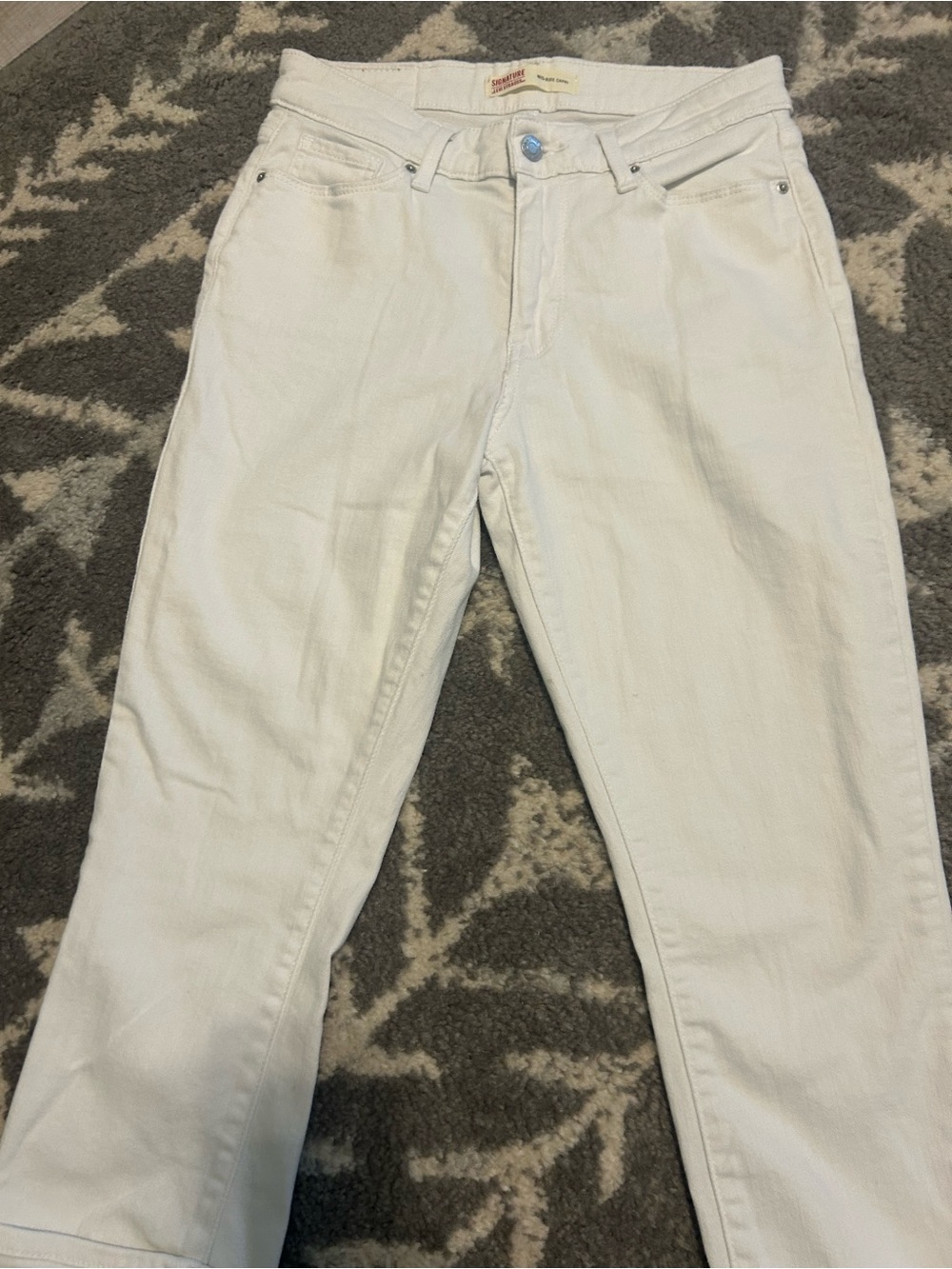 Signature by Levi Strauss White cropped ankle jeans